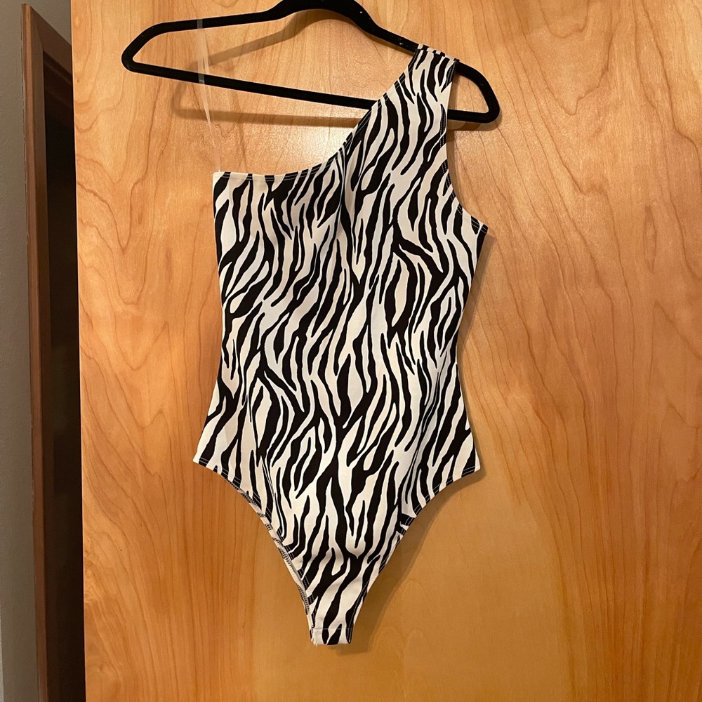 One shoulder zebra print bodysuit